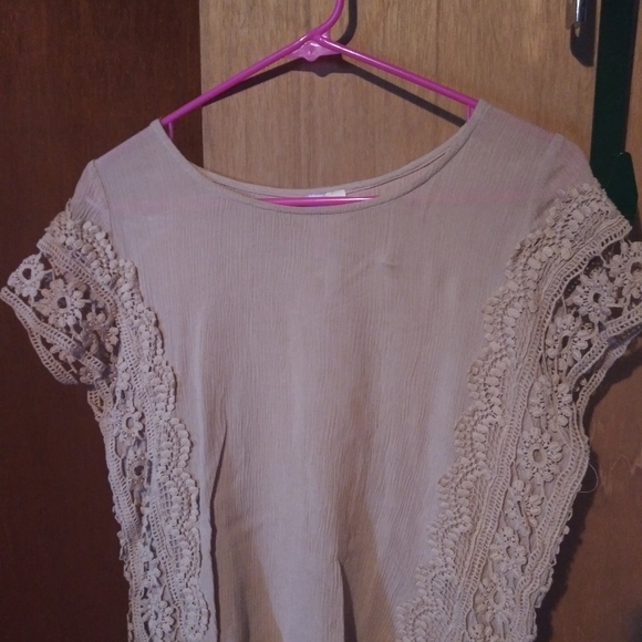 Top - Picture 2 of 2